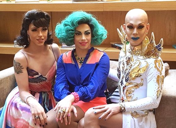 Drag me as a queen Drag me as a queen
